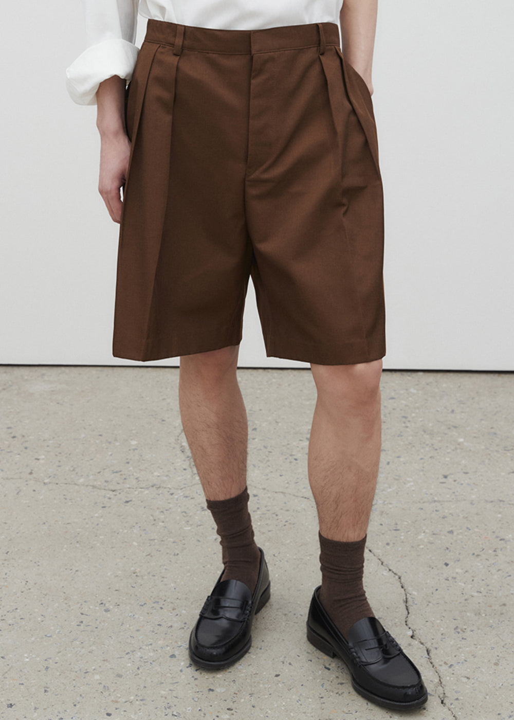 CLASSIC TWO TUCKED HALF SLACKS_BROWN